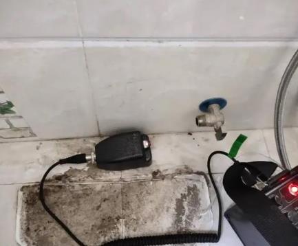 鹤峰屋顶漏水维修公司分享下卫生间漏水的危害及解决方法